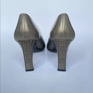 Salvatore Ferragamo Sz 8 AAA Leather Heel Pumps